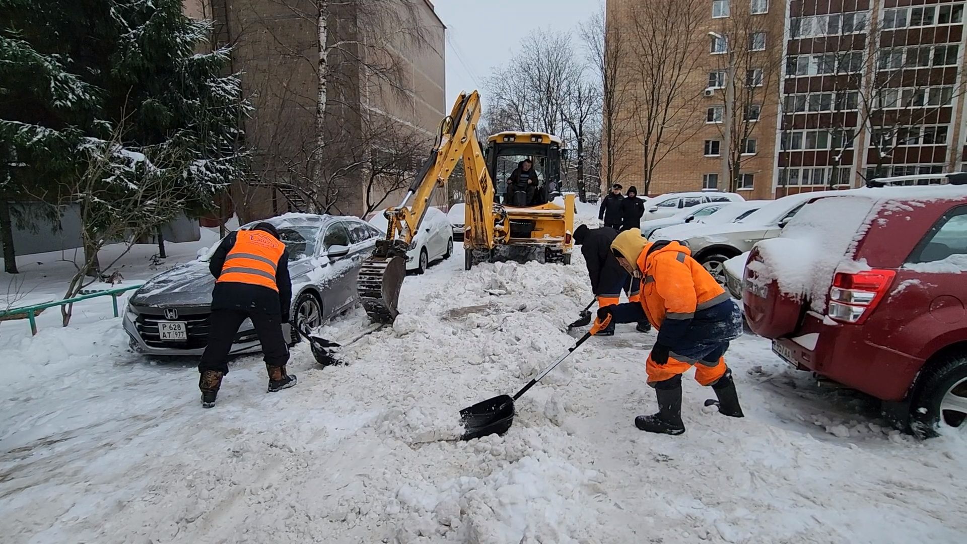 Одинцово, снег, снегопад, уборка, уборка дворов, очистка дорог, метель, густ,