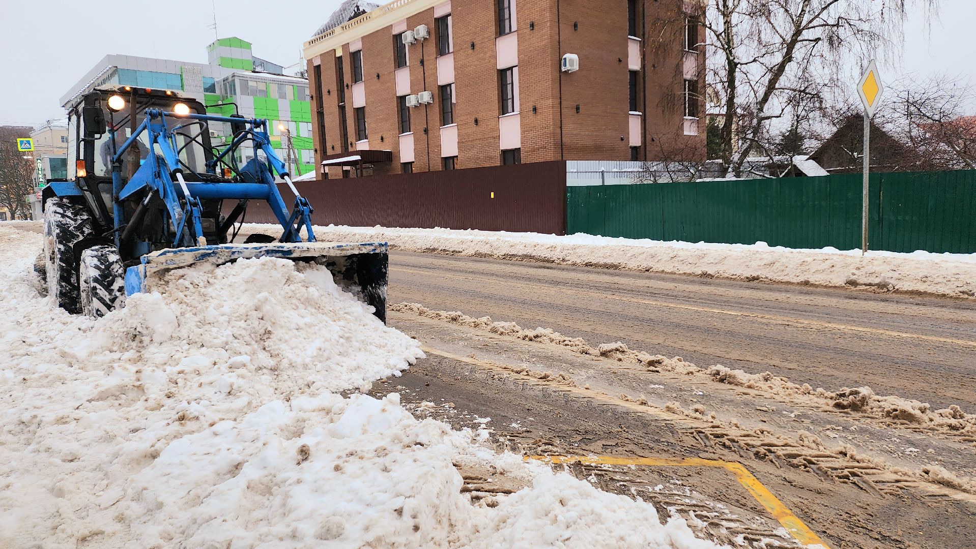 домодедово, снегопад, крещенская ночь, уборка снега, дорожные службы, коммунальные службы, снегоуборочная техника, усиленный режим, подмосковье,
