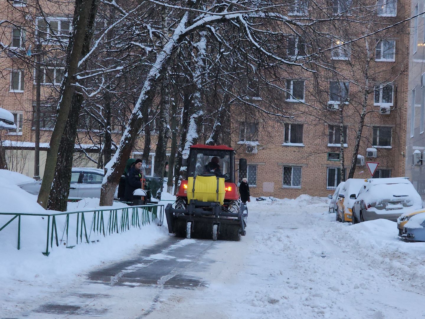 жкх, снегоуборочная техника, снегопад, фрязино, коммунальные службы,