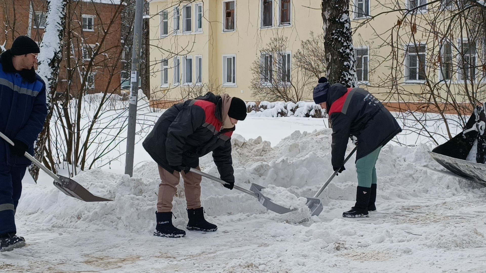 жкх, уборка снега, дворник,