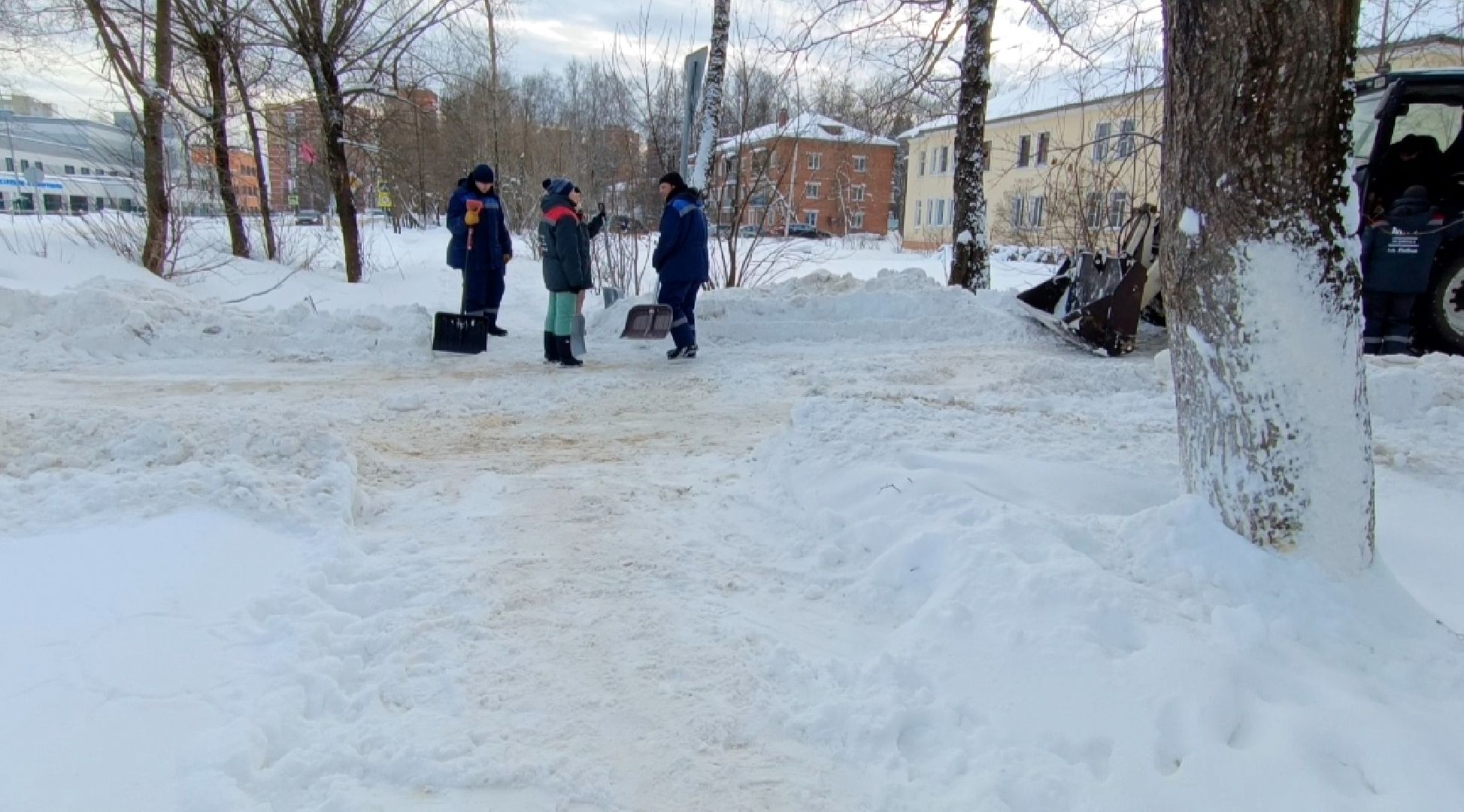 жкх, уборка снега, дворник,