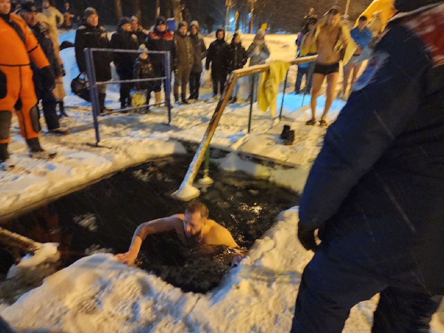 крещение господне, 19 января,крещенская вода,ленинский округ,