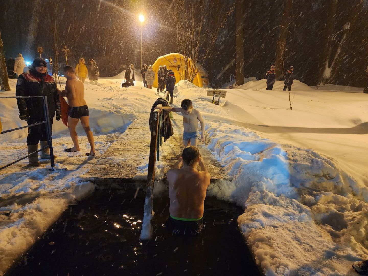 крещение господне, 19 января,крещенская вода,ленинский округ,