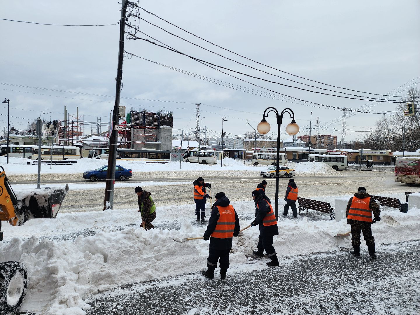 серпухов, подмосковье, уборка снега, дворник, трактор, подмосковье, снег, метель,