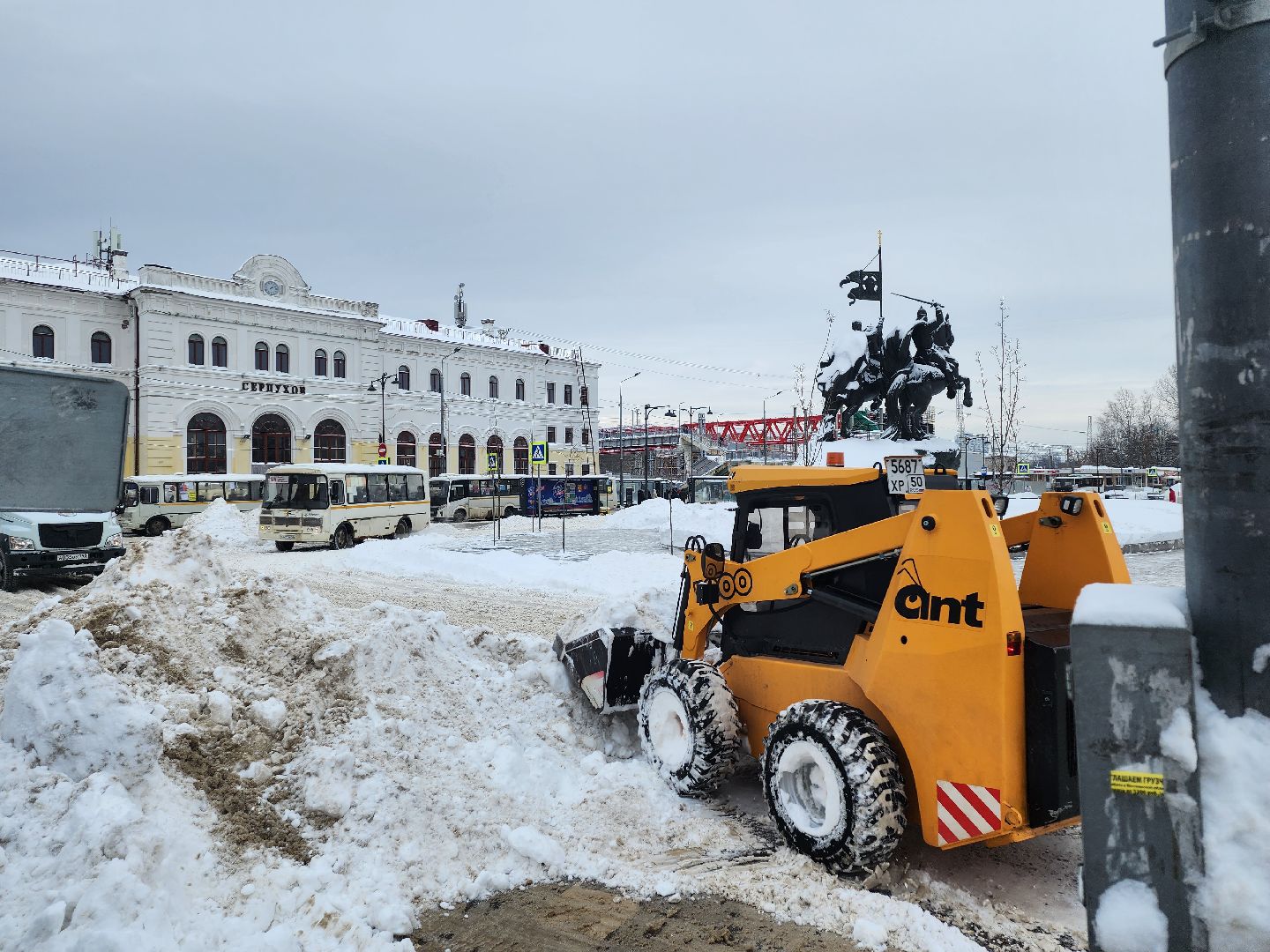 серпухов, подмосковье, уборка снега, дворник, трактор, подмосковье, снег, метель,
