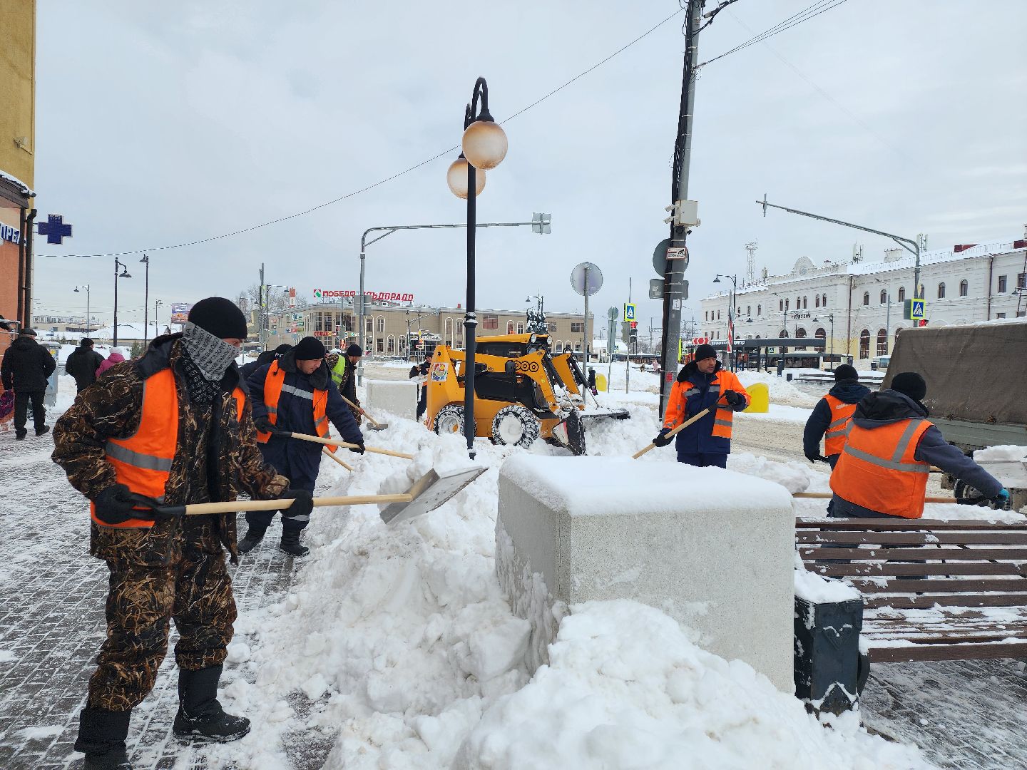 серпухов, подмосковье, уборка снега, дворник, трактор, подмосковье, снег, метель,