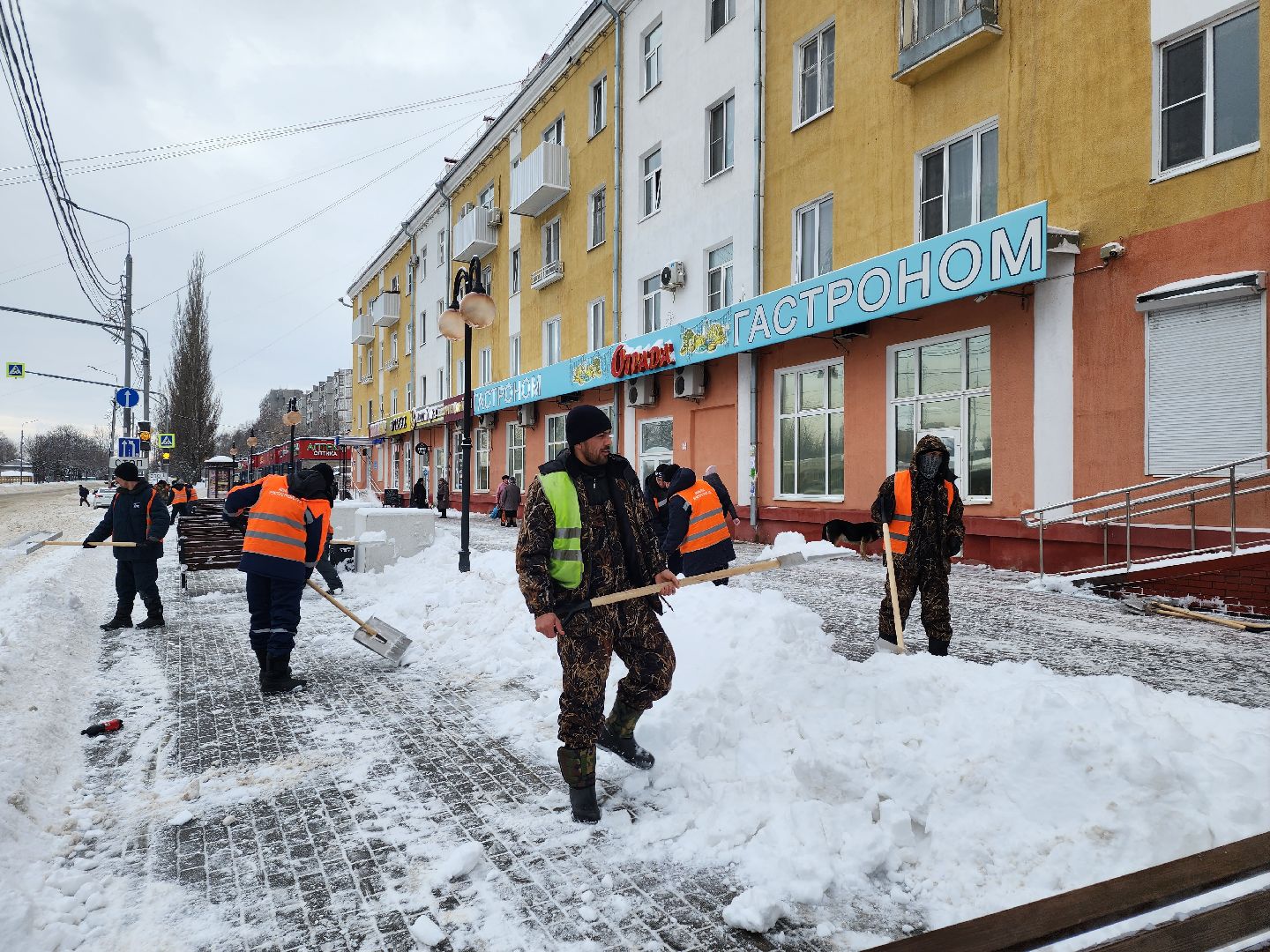 серпухов, подмосковье, уборка снега, дворник, трактор, подмосковье, снег, метель,