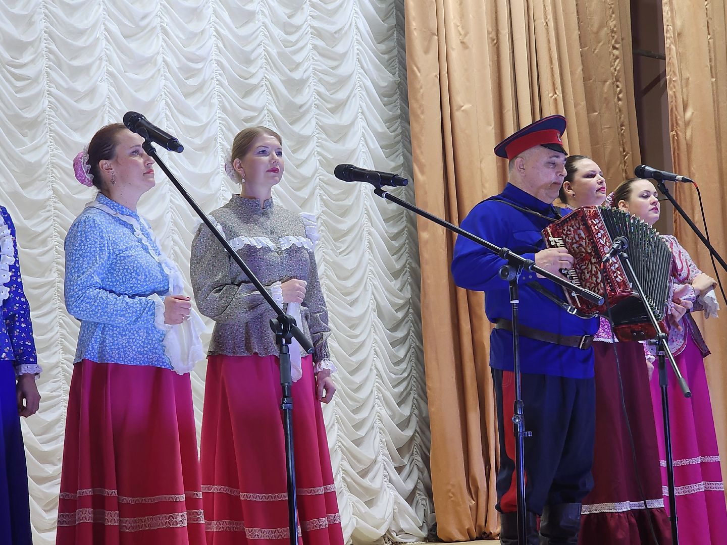 С гармонью для победы, шатура, городской округ культура, концерт, казачья песня, народные танцы, петровское,