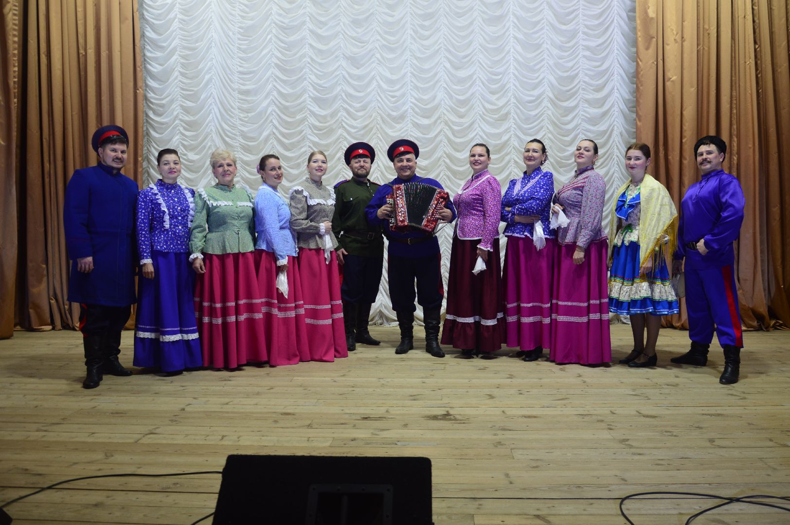 С гармонью для победы, шатура, городской округ культура, концерт, казачья песня, народные танцы, петровское,