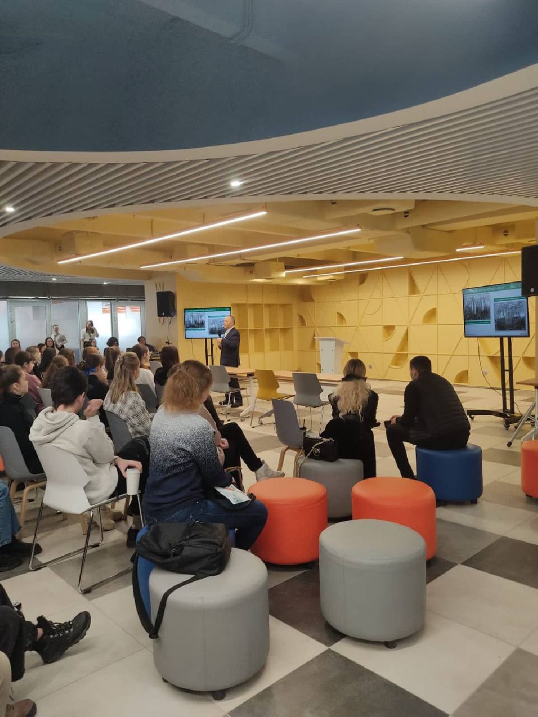 Лосино-Петровский, общество