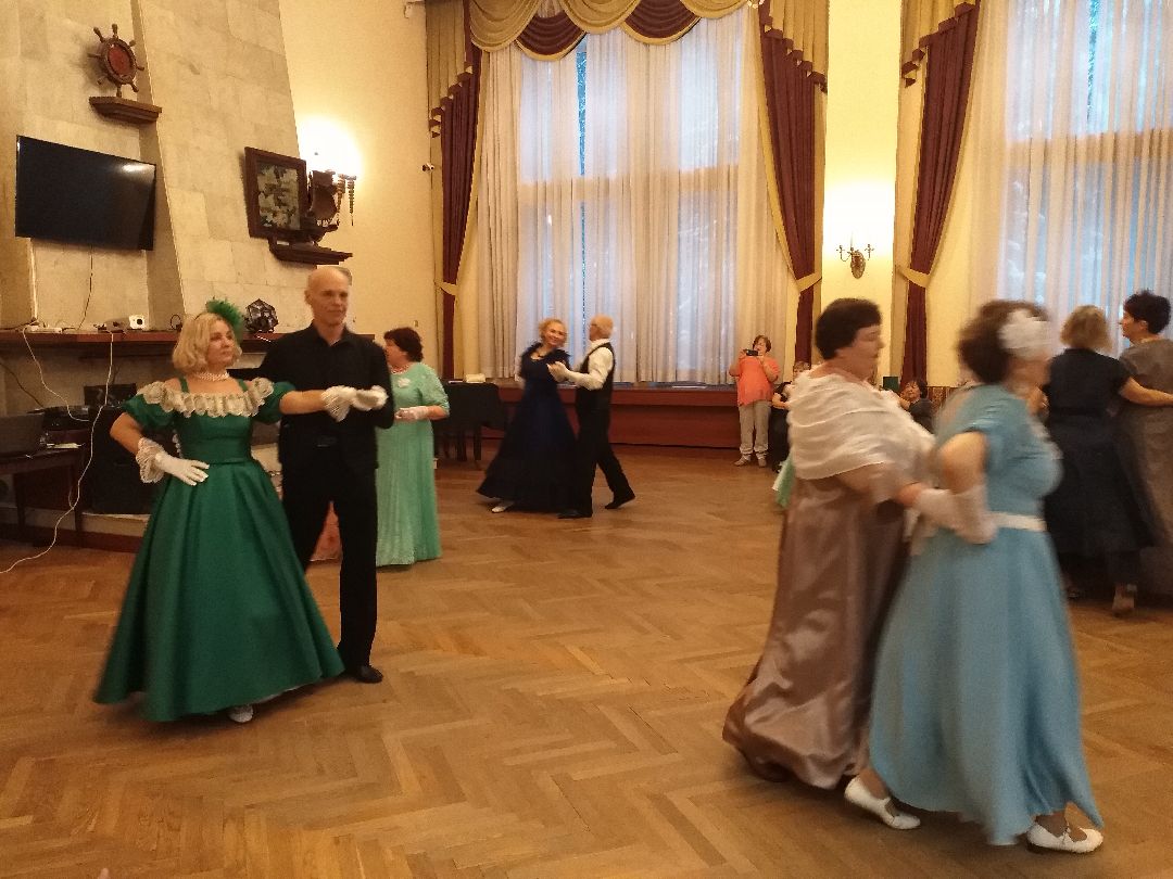 Лосино-Петровский, общество