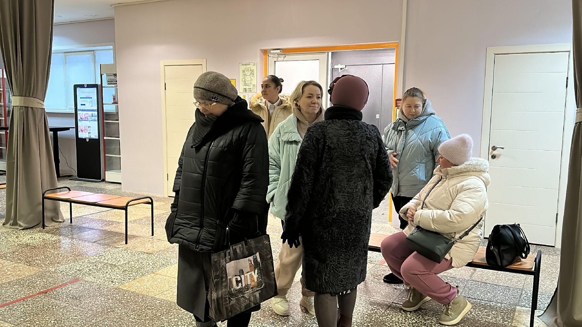 Клин, общество, встречи с жильцами, люди, перемены, ЖКХ, благоустройство, дороги,выездная администрация,