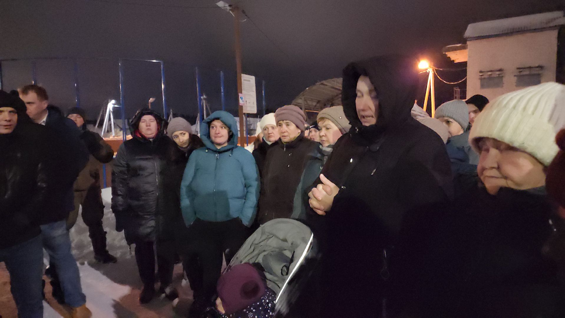 волоколамск, люди, каток, каток в парке, администрация, выездная администрация,