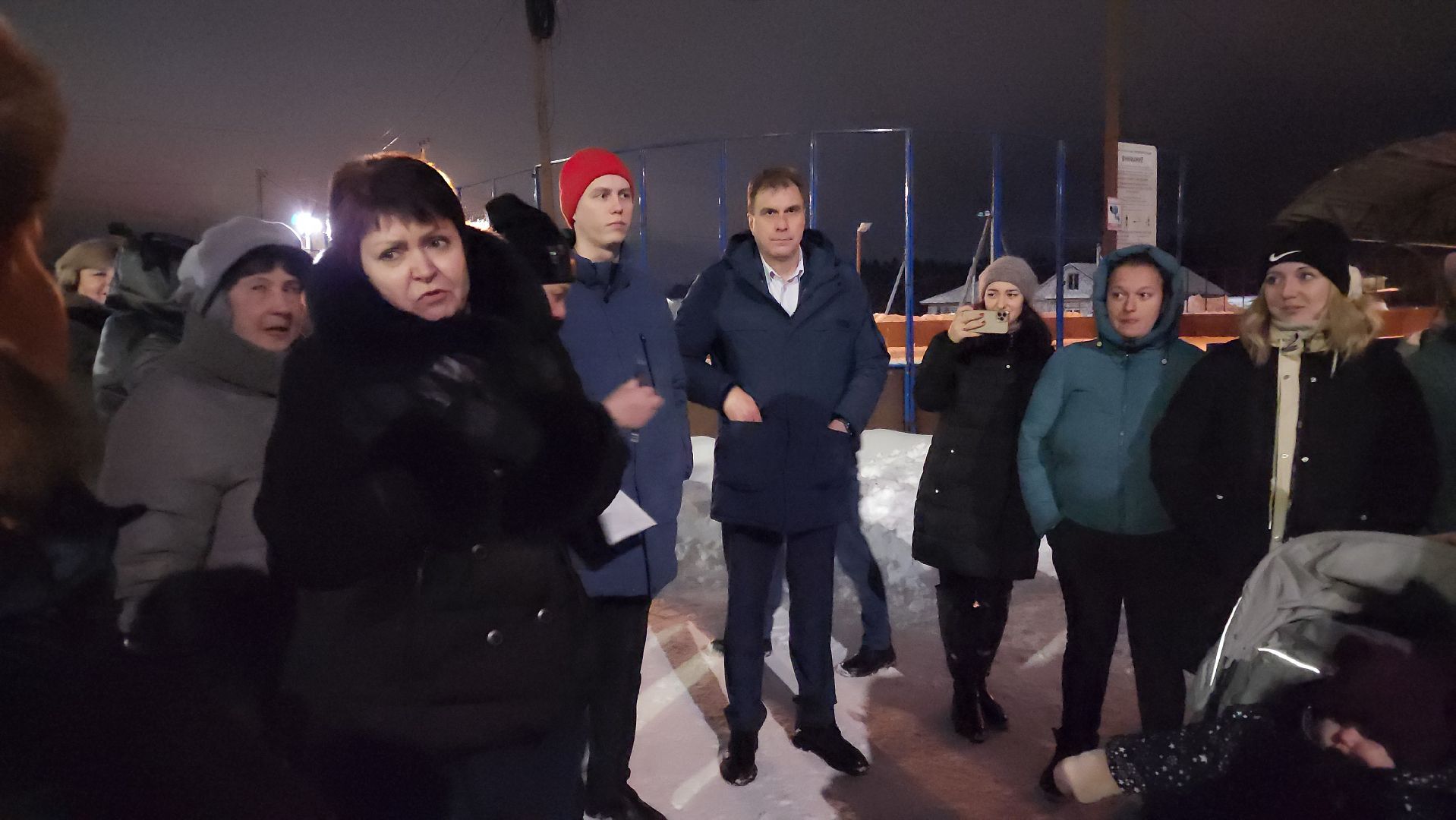 волоколамск, люди, каток, каток в парке, администрация, выездная администрация,