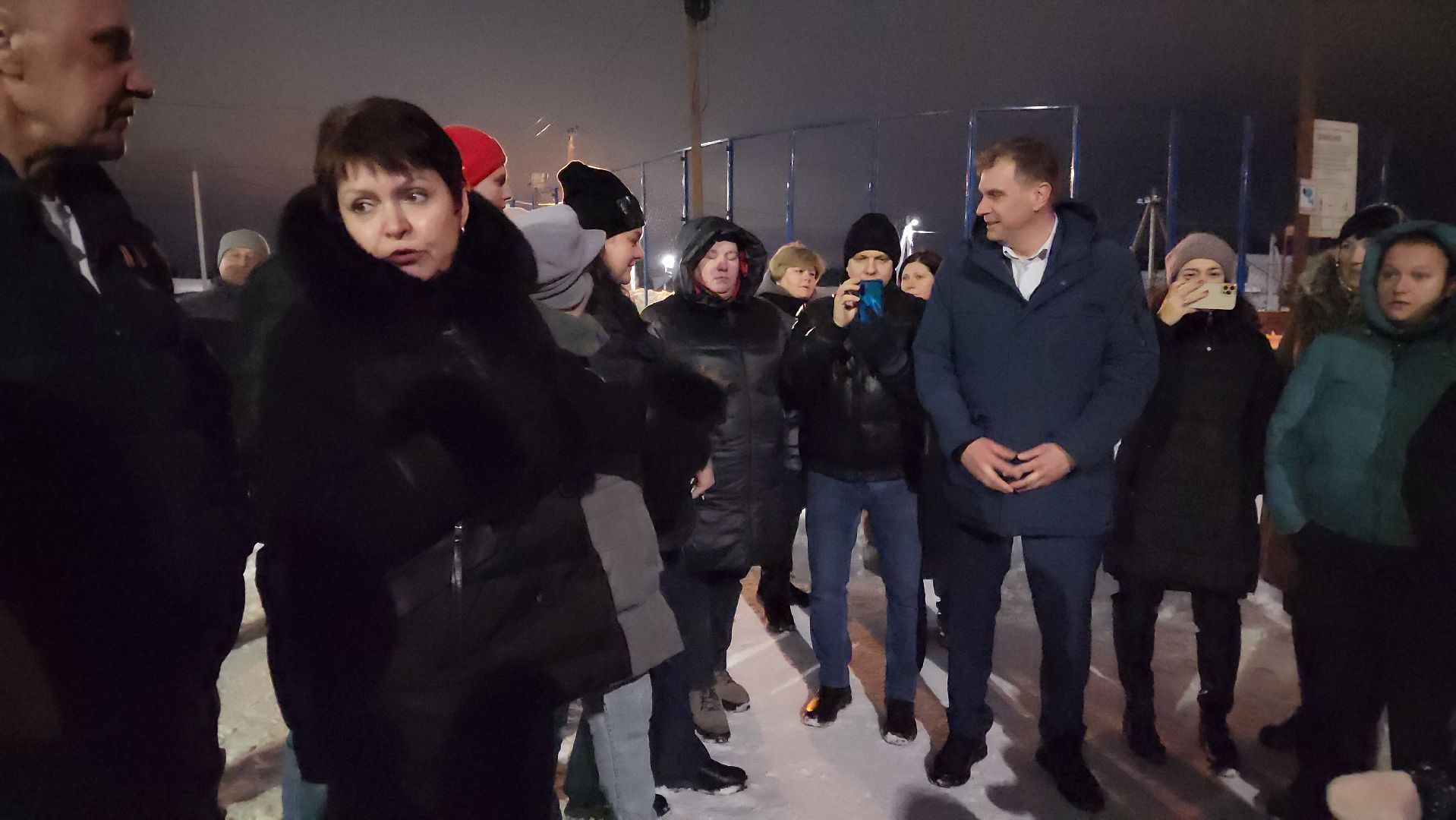 волоколамск, люди, каток, каток в парке, администрация, выездная администрация,