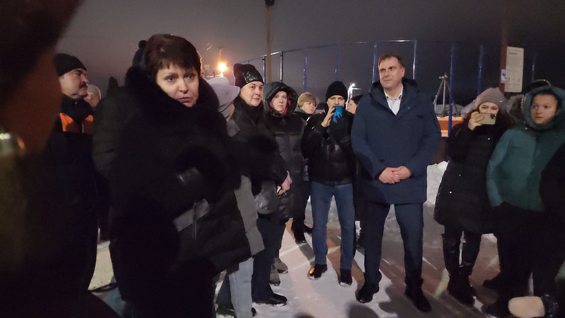 волоколамск, люди, каток, каток в парке, администрация, выездная администрация,