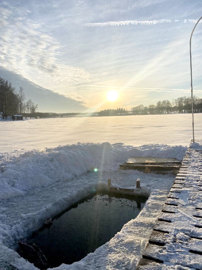 зима в парках, зима в подмосковье, туризм, туризм в подмосковье, домодедово, подмосквье, глэмпинг, отдых на природе, бунгало, домик, палатка, озеро Черное, Лобаново, село лобаново, эко отель, зимняя рыбалка, баня, банный чан,