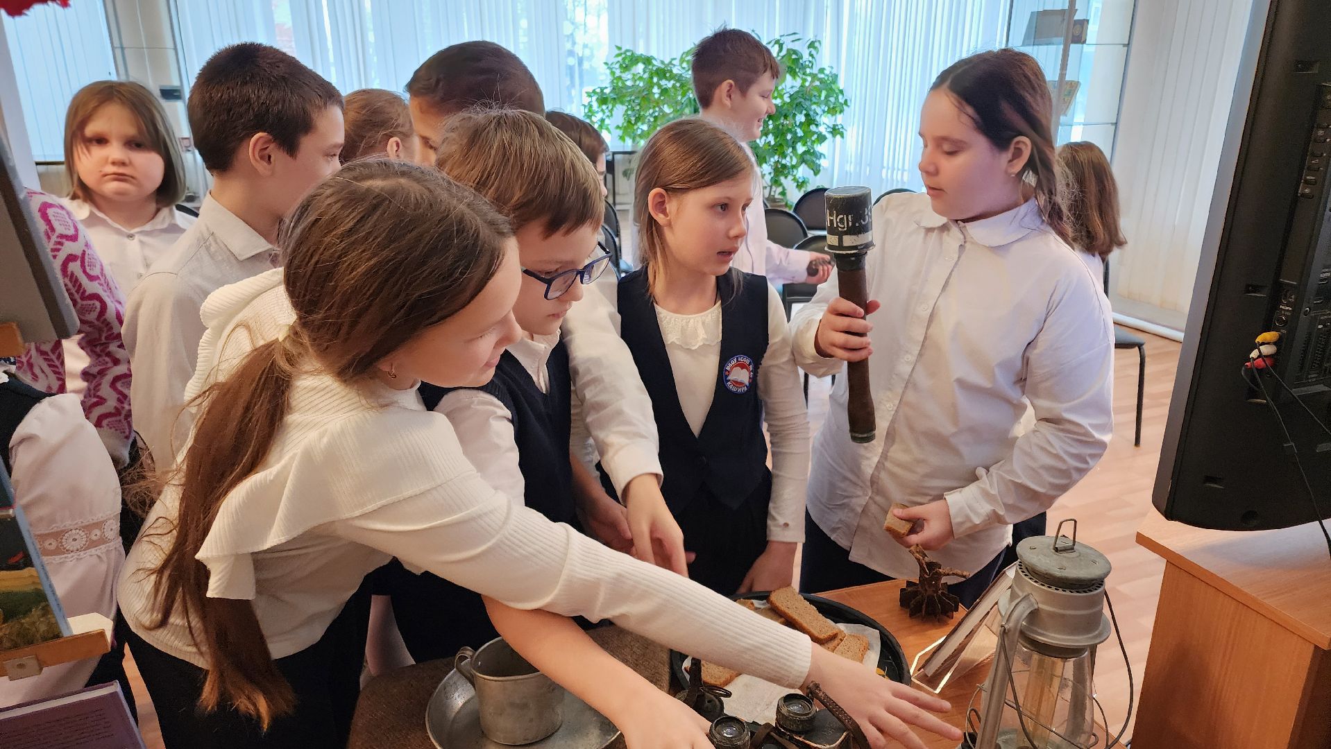 кашира, час мужества, блокада ленинграда, школьники, центральная библиотека, патриотическое воспитание, ВОВ,