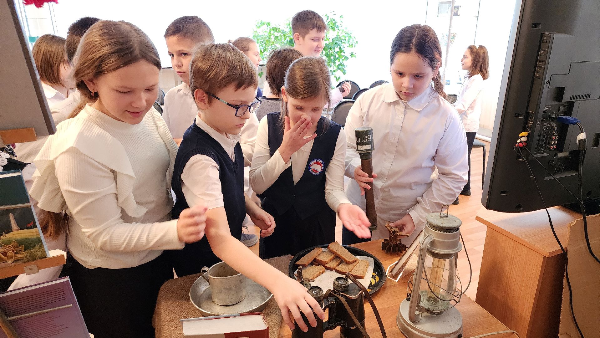 кашира, час мужества, блокада ленинграда, школьники, центральная библиотека, патриотическое воспитание, ВОВ,