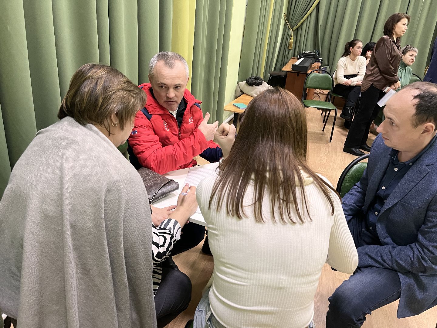 Шаховская, выездная администрация, люди, собрание,