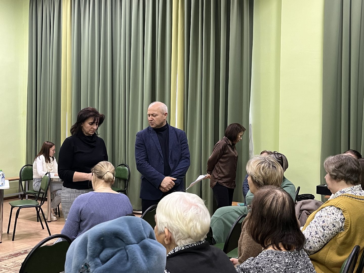 Шаховская, выездная администрация, люди, собрание,