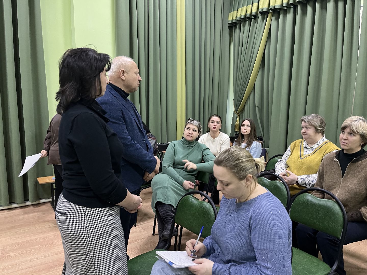 Шаховская, выездная администрация, люди, собрание,