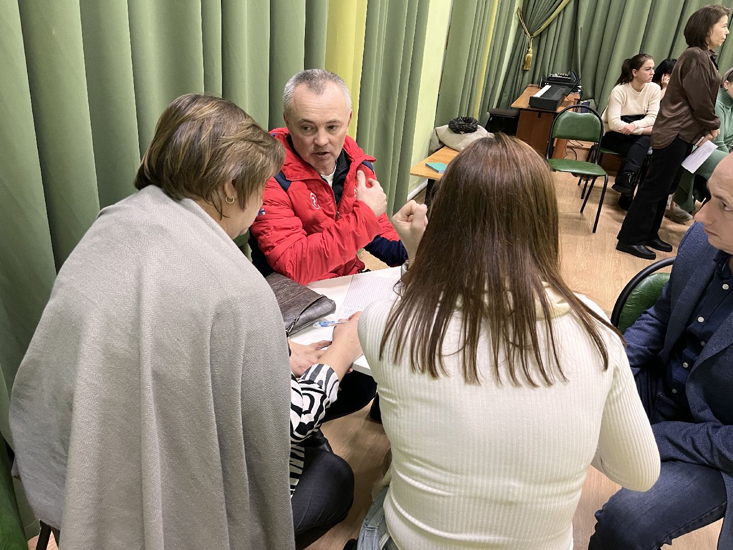 Шаховская, выездная администрация, люди, собрание,