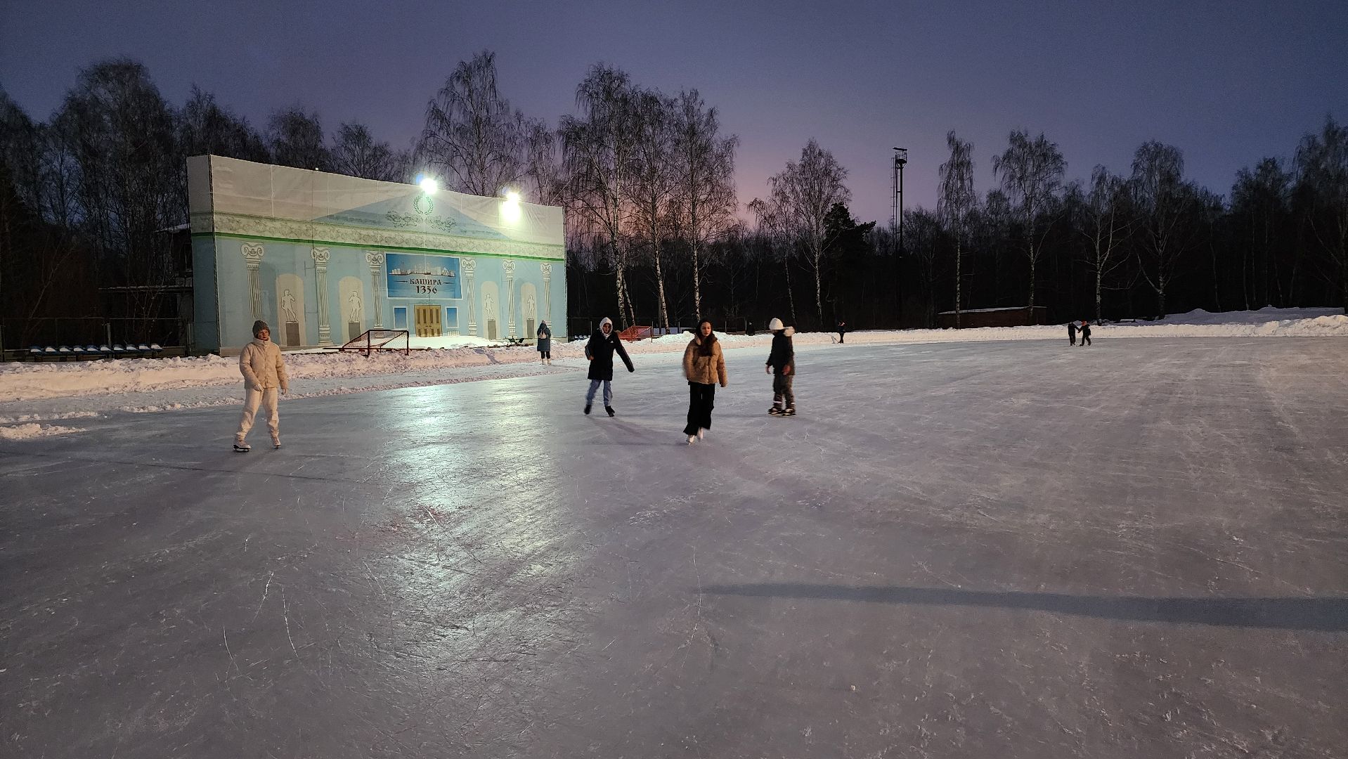 кашира, каток, день студента, Татьянин день, массовое катание, молодая гвардия, праздник,