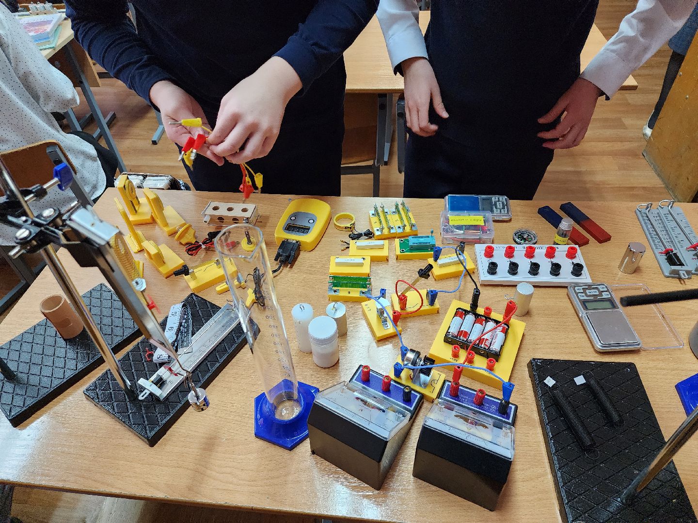 Серпухов, подмосковье, инициативное бюджетирование, школа, урок физики,