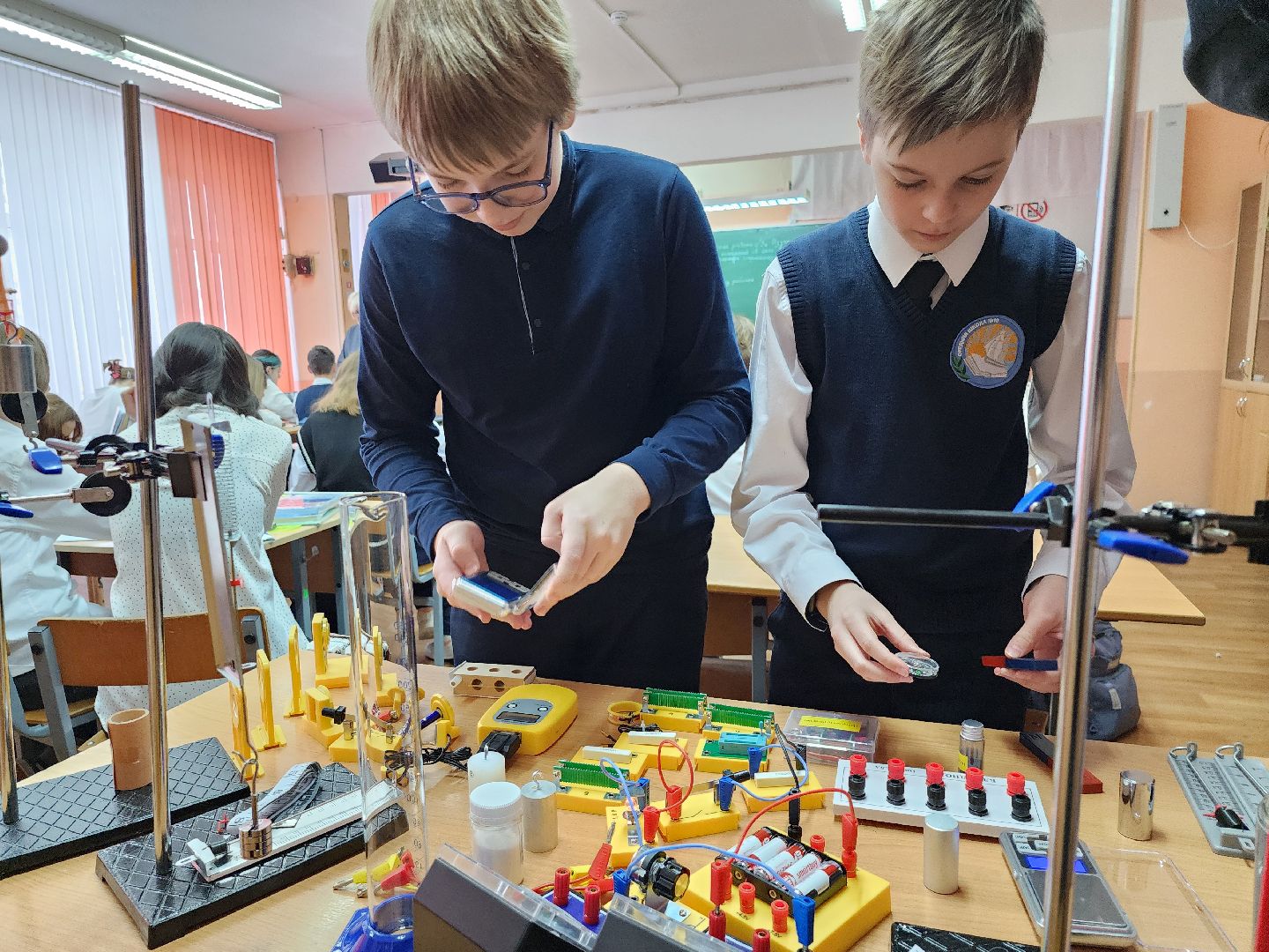 Серпухов, подмосковье, инициативное бюджетирование, школа, урок физики,