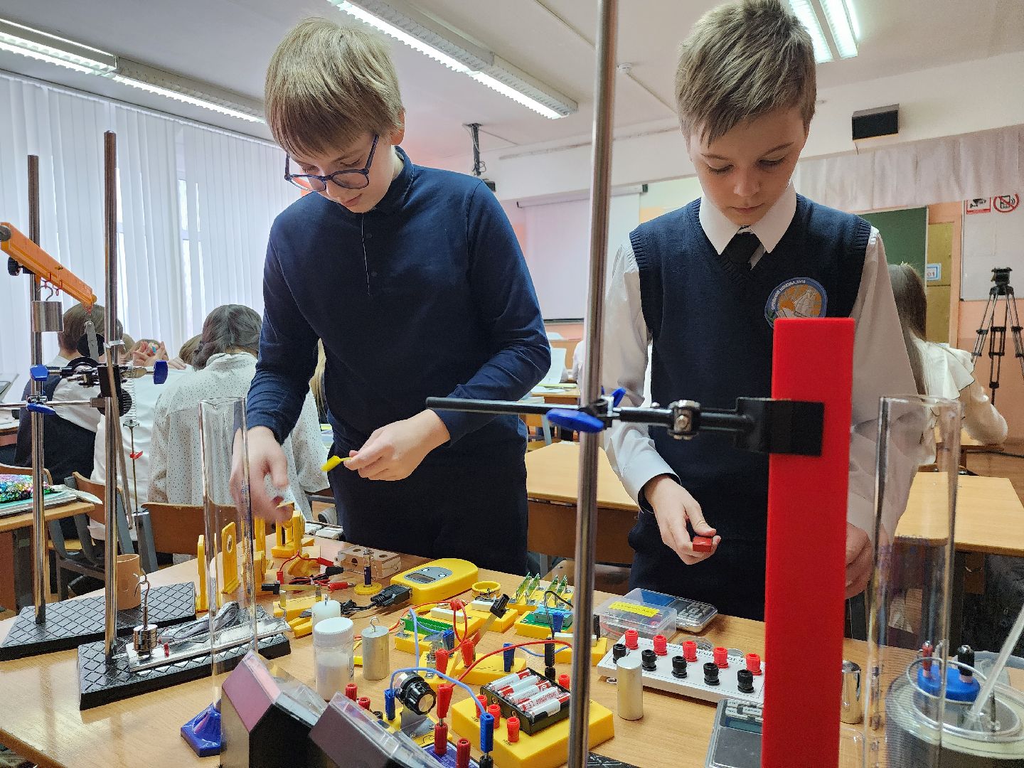 Серпухов, подмосковье, инициативное бюджетирование, школа, урок физики,