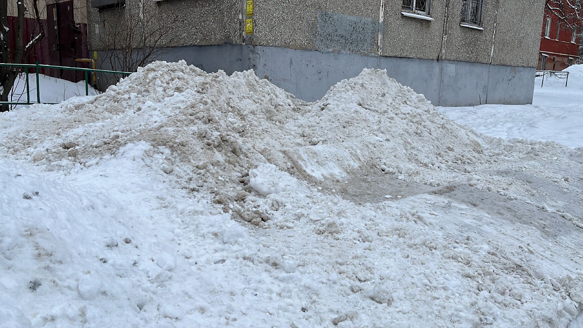 снег, уборка снега, уборка дворов,