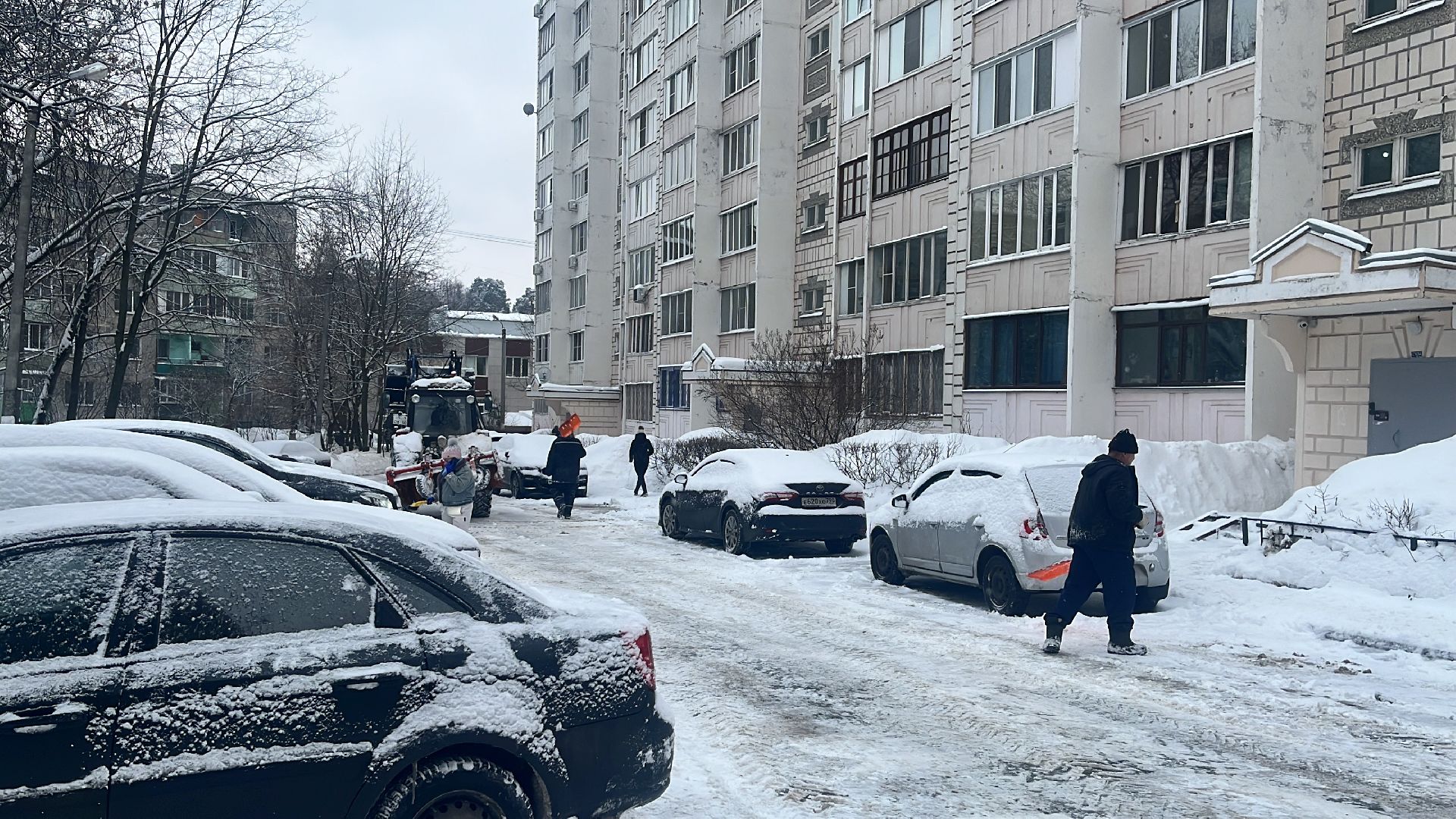 снег, уборка снега, уборка дворов,