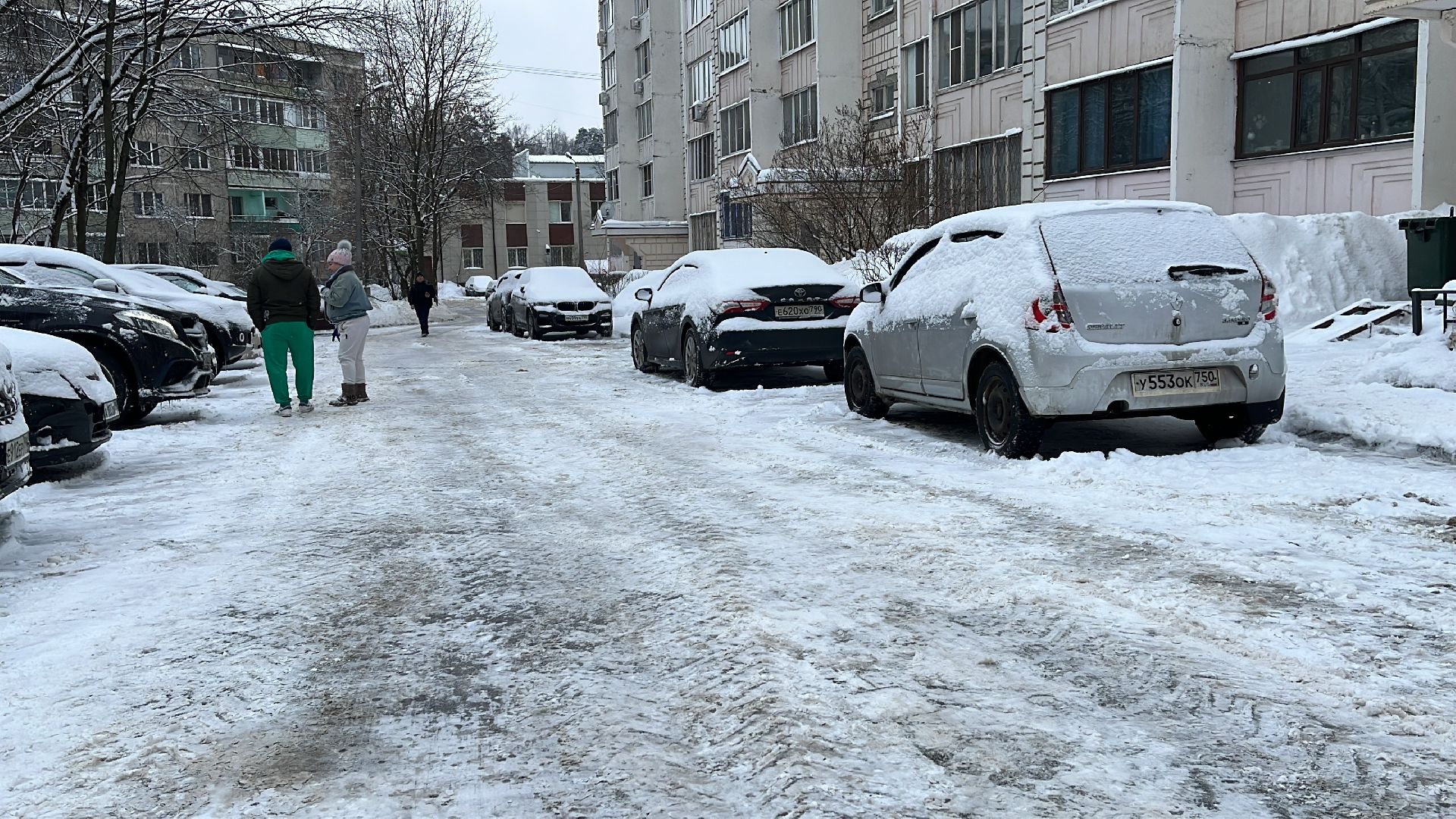 снег, уборка снега, уборка дворов,