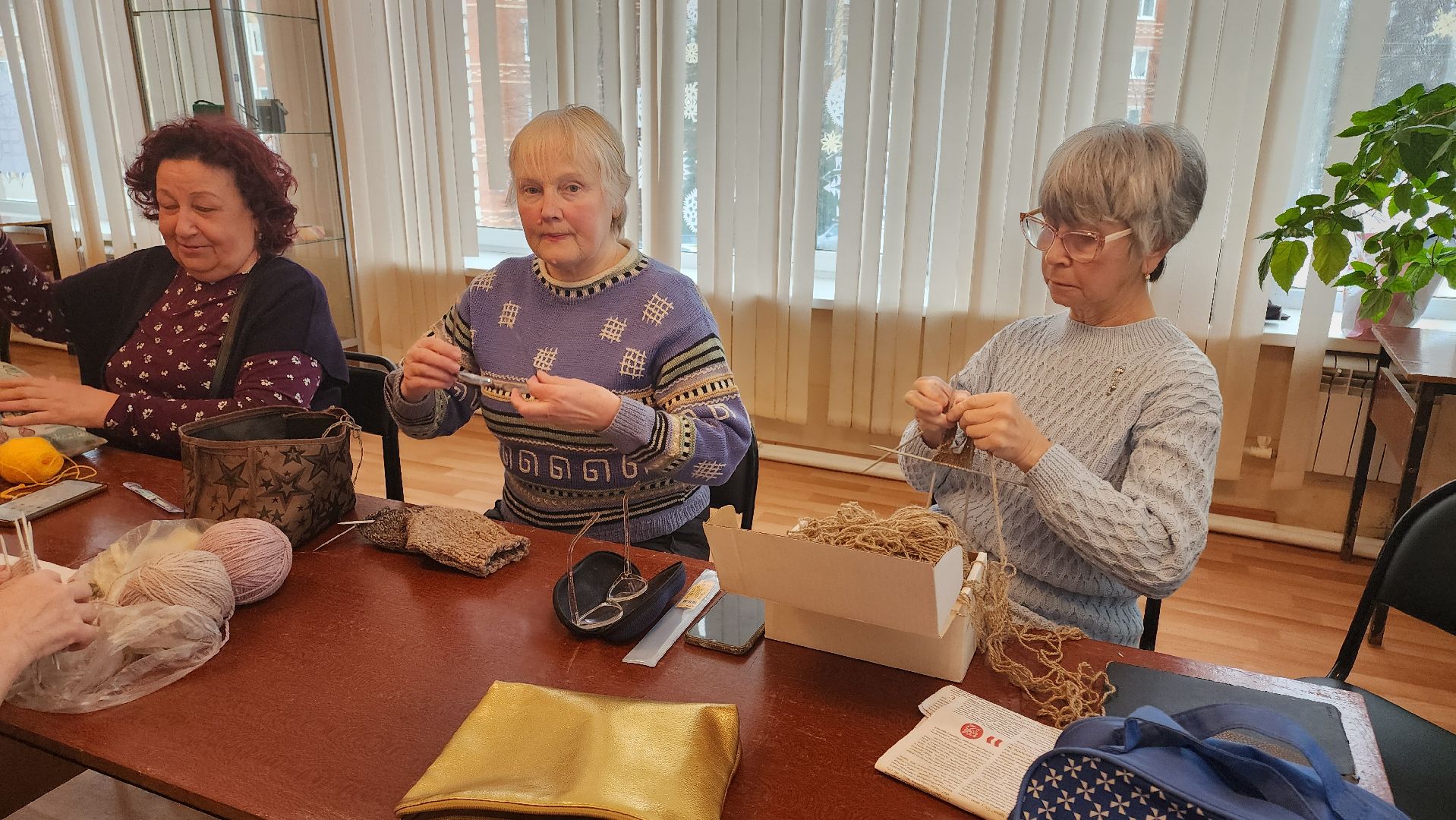 кашира, волшебный клубок, вязание, носки, варежки, сироты, сво,