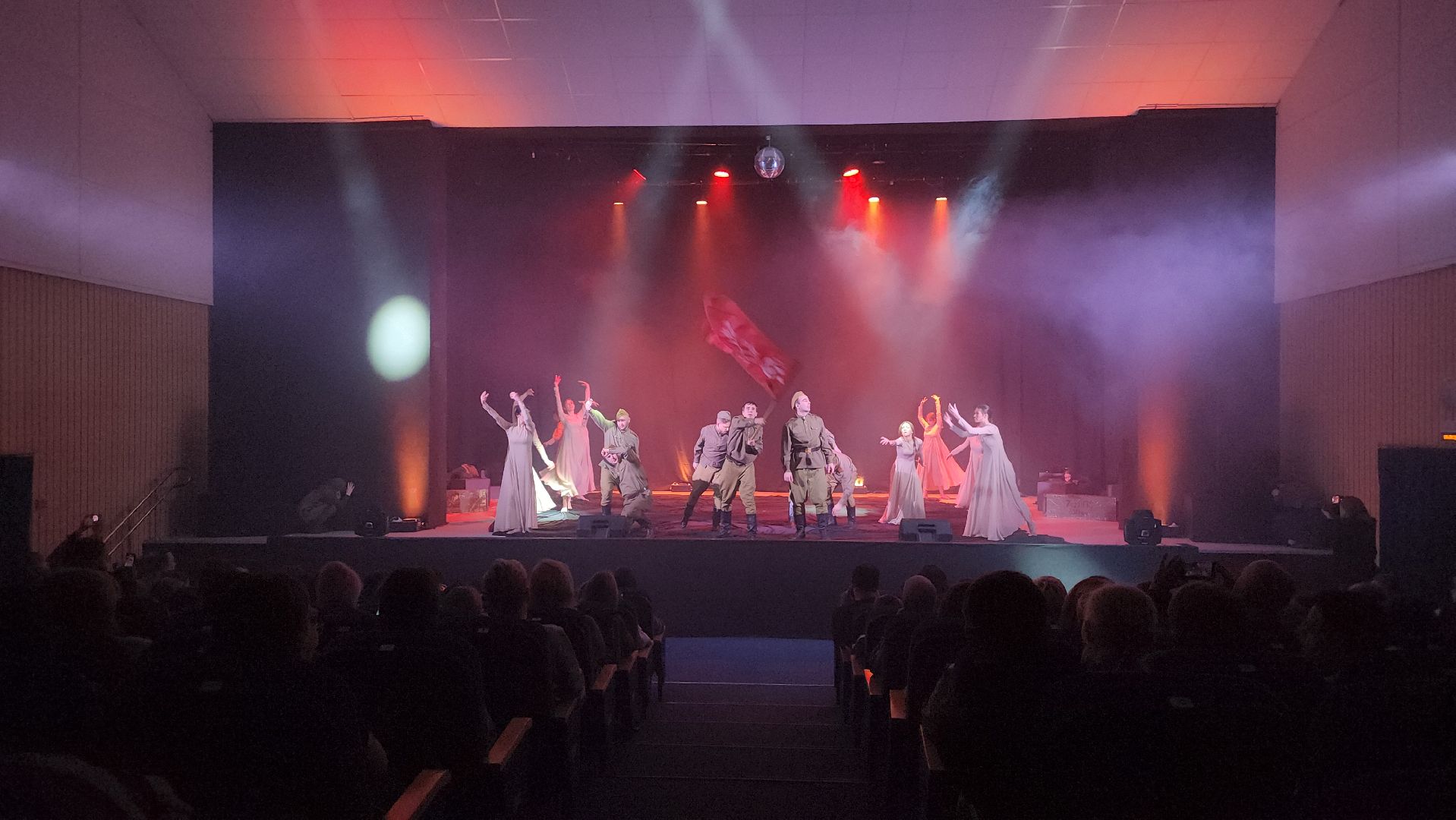 блокада Ленинграда, спектакль, искусство,