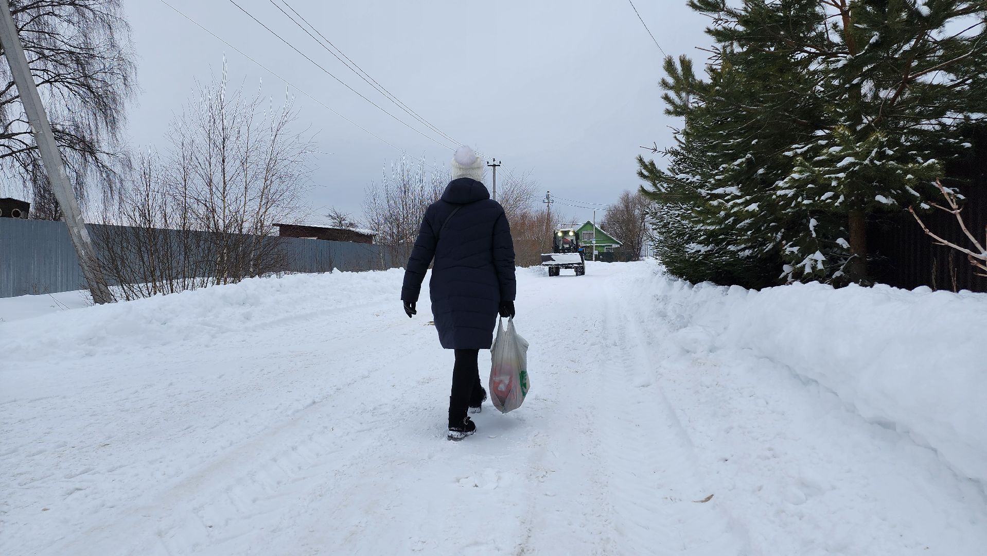 Девушка на тракторе, благоустойство, дороги, Егорьевск, Подмосковье, московская область,