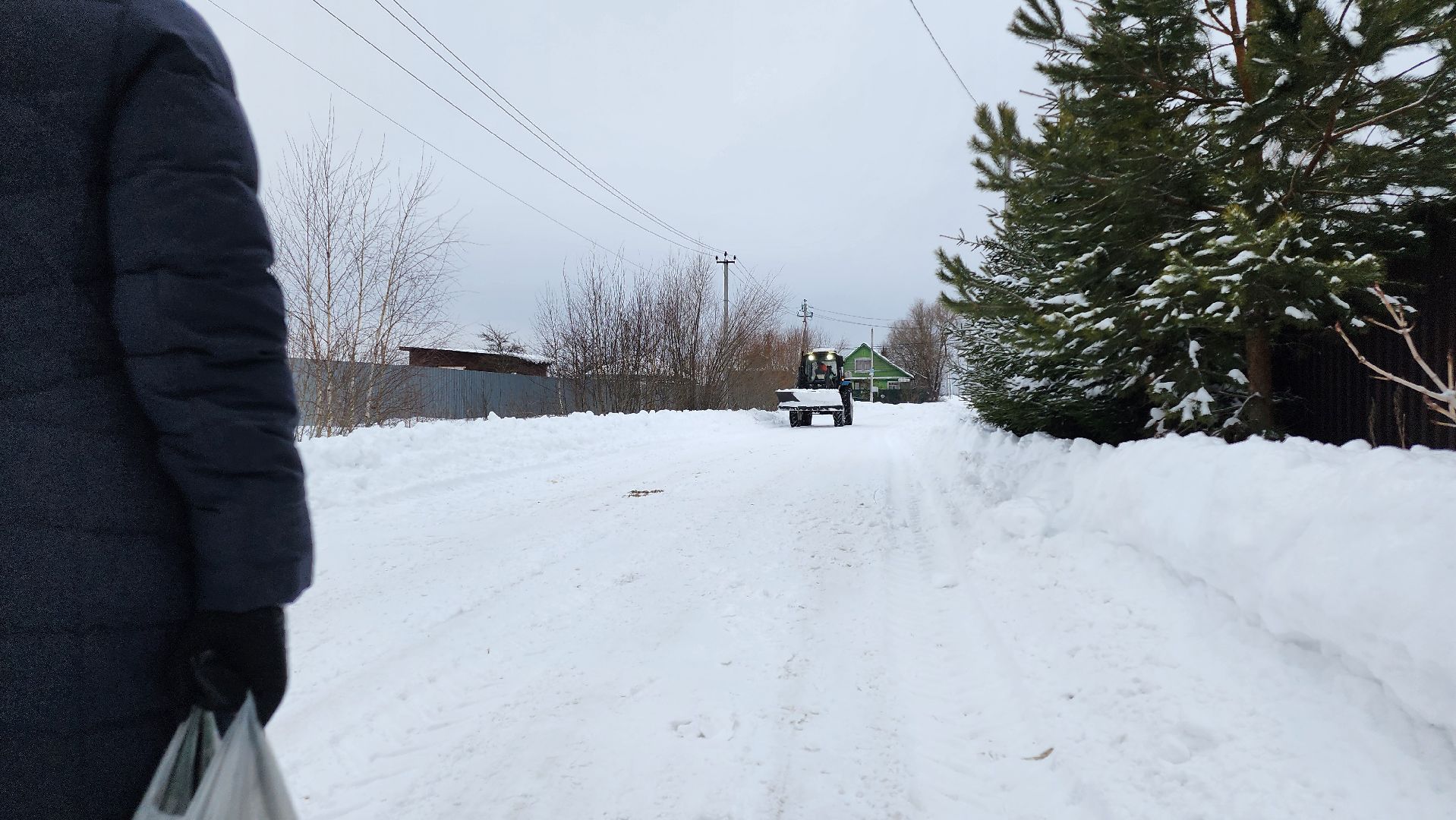 Девушка на тракторе, благоустойство, дороги, Егорьевск, Подмосковье, московская область,