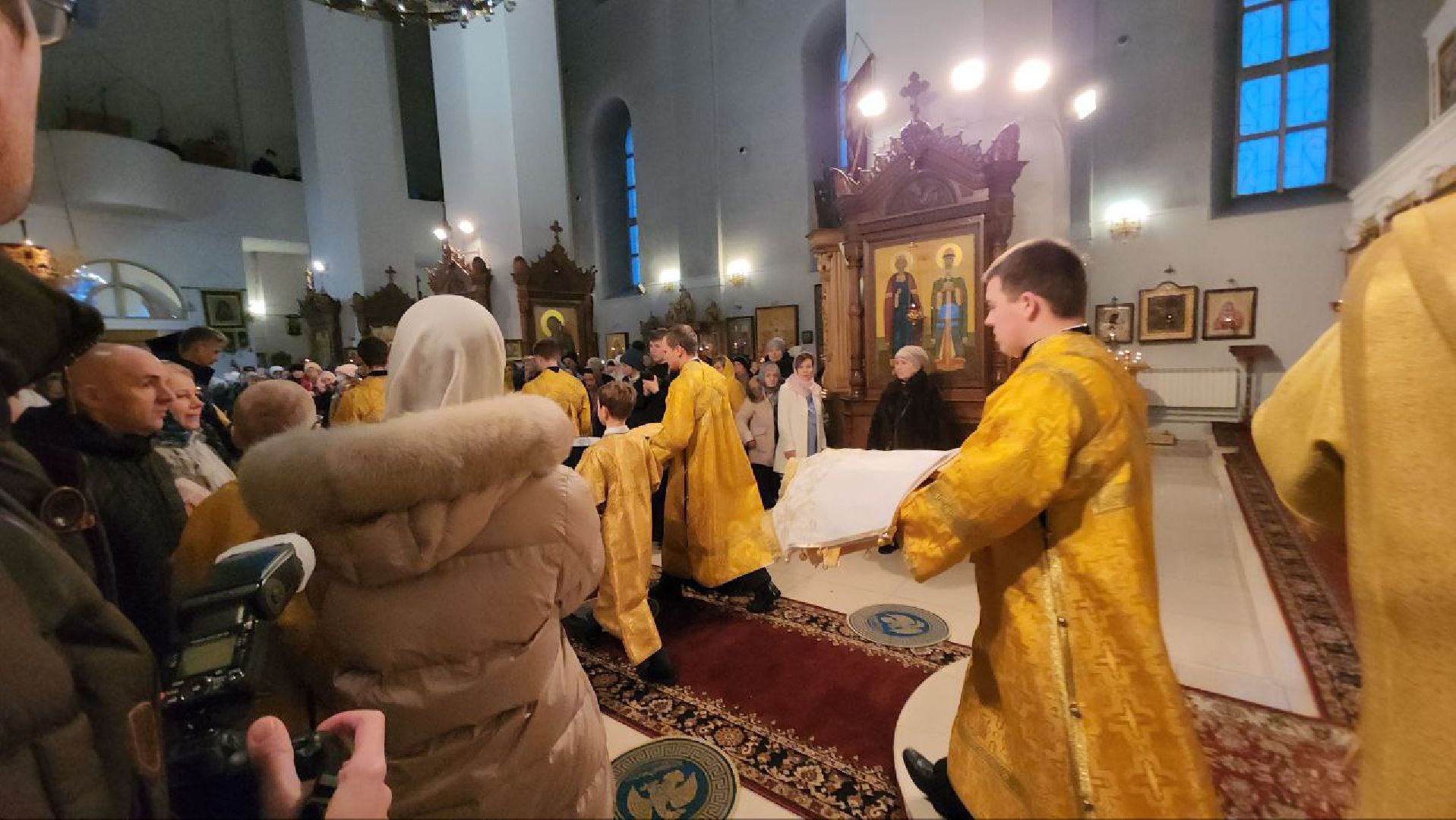 митрополит Крутицкий и Коломенский, Павел, храм Преображения, литургия, архиерей, Феодотьевская икона Божией Матери, аубакиров, Денисов,