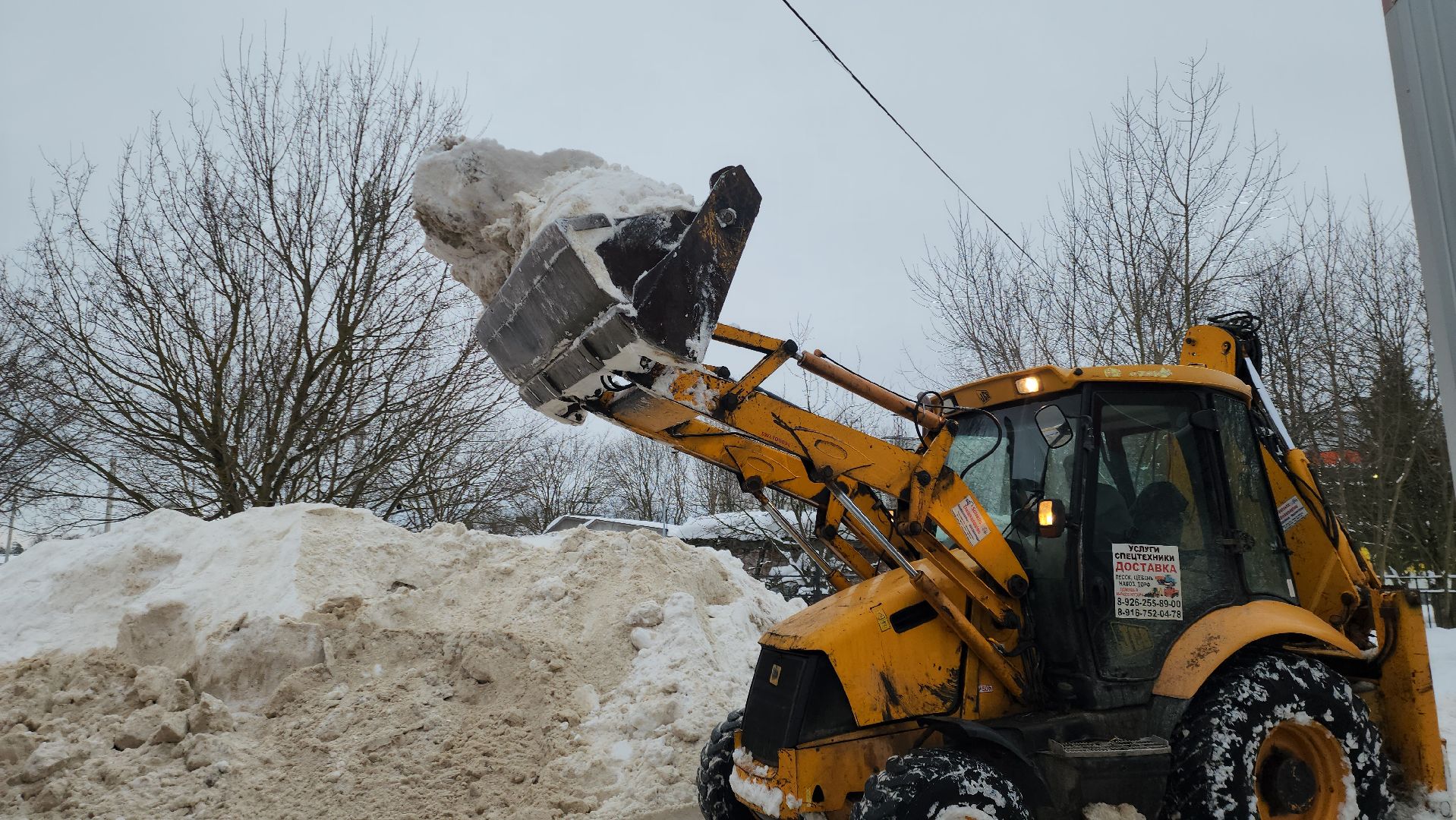 благоустойство, уборка дворов, уборка снега, коммунальная техника, коммунальщики, руза, рузский городской округ,