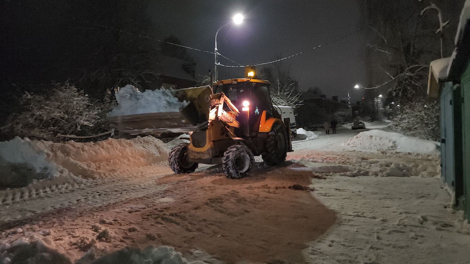 волоколамск, коммунальная техника, коммунальное хозяйство, коммунальные службы, коммунальщики, жкх, снег, снегоуборка, снегоуборочная техника,