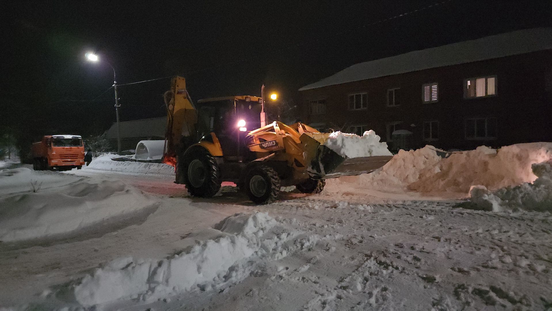 волоколамск, коммунальная техника, коммунальное хозяйство, коммунальные службы, коммунальщики, жкх, снег, снегоуборка, снегоуборочная техника,