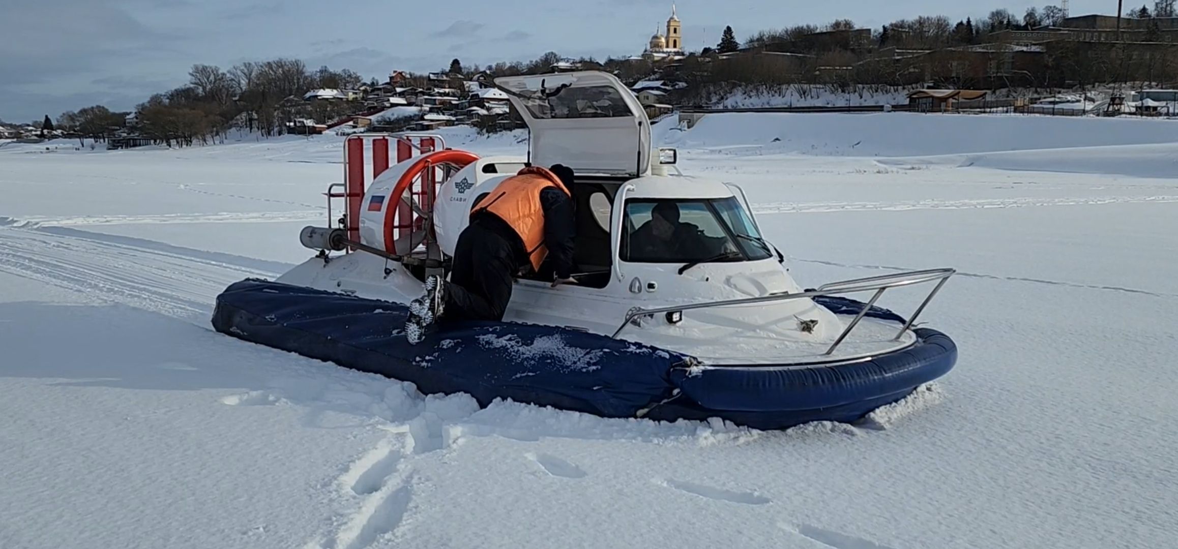 кашира, водно-спасательная станция, спасатели, судно на воздушной подушке, Ока, рыбаки, зимняя рыбалка, безопасность на льду,