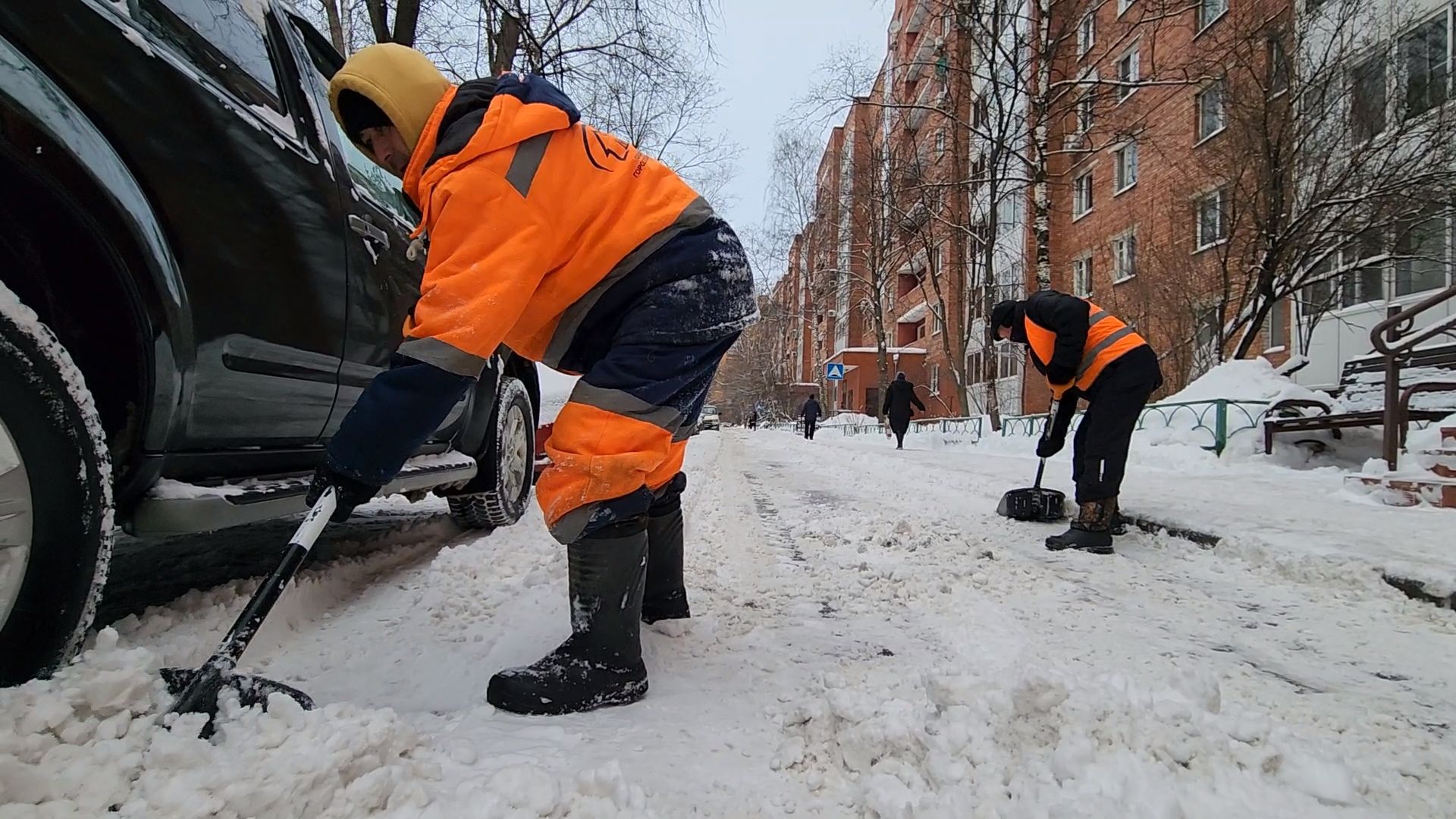 Одинцово, администрация, снегоуборочная техника, дворники, зарплата, парковка,