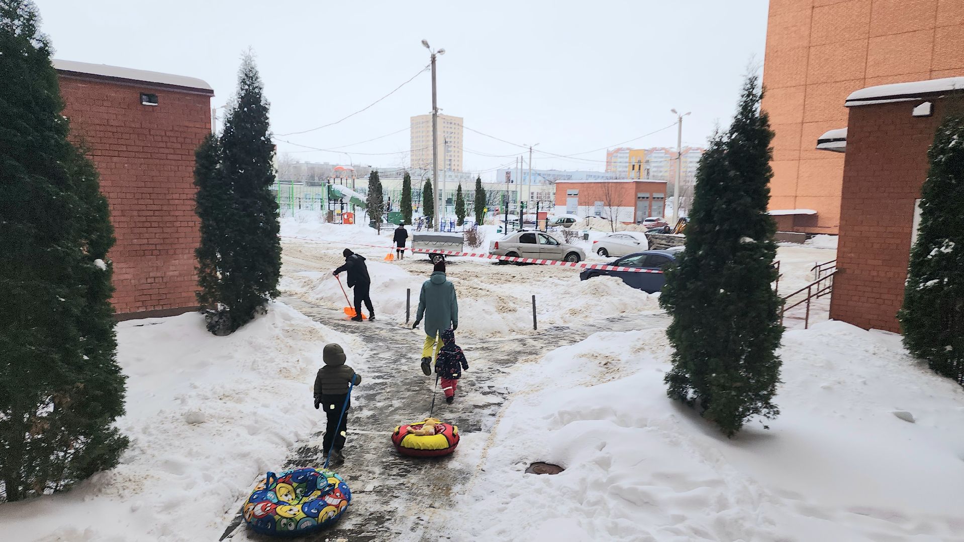 ЖКХ, УК Гюнай, микрорайон Западный, Домодедово, Уборка снега, Снежная каша, дворник, Снегоуборочная техника,
