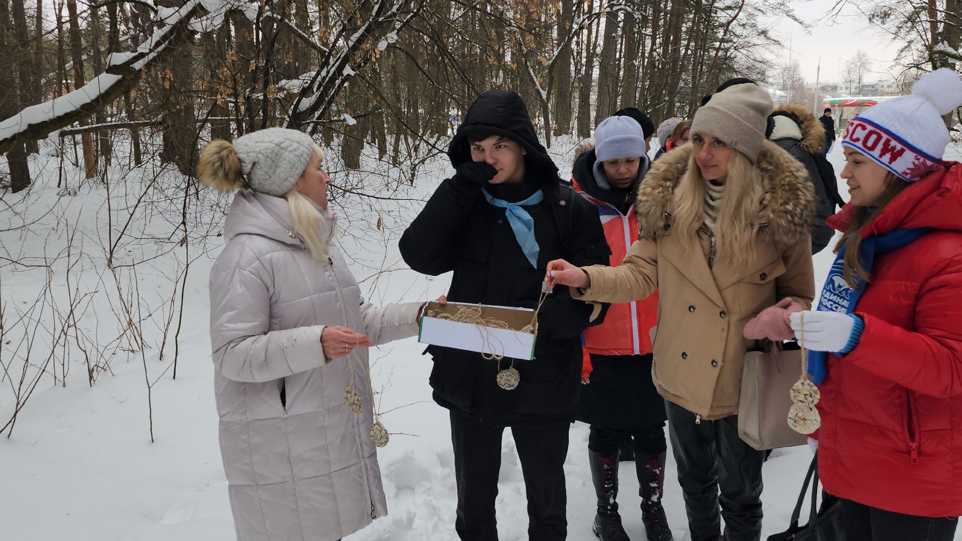покорми птиц зимой, акция, экология, серпухов, молодежные активисты,