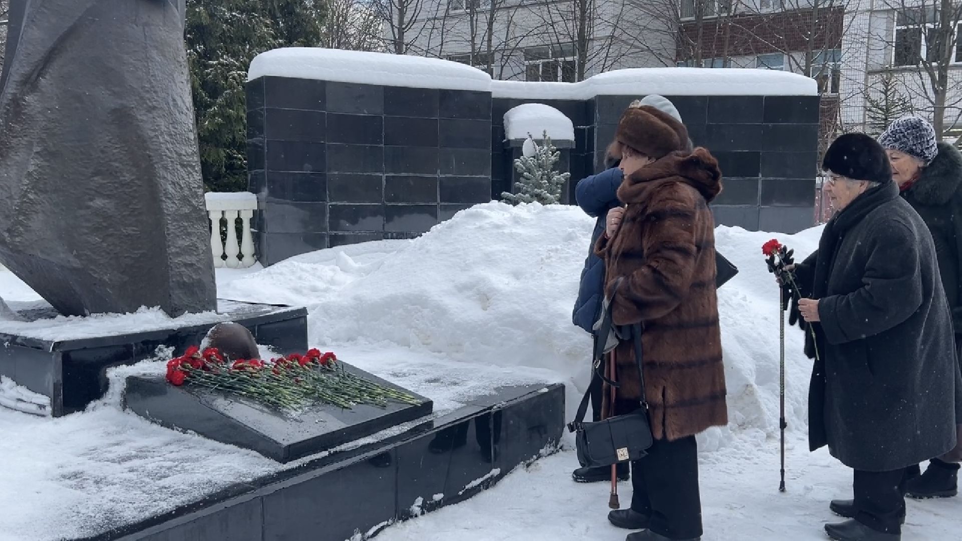 химки, памятник, возложение цветов, сталинградская битва, акция памяти, общество,