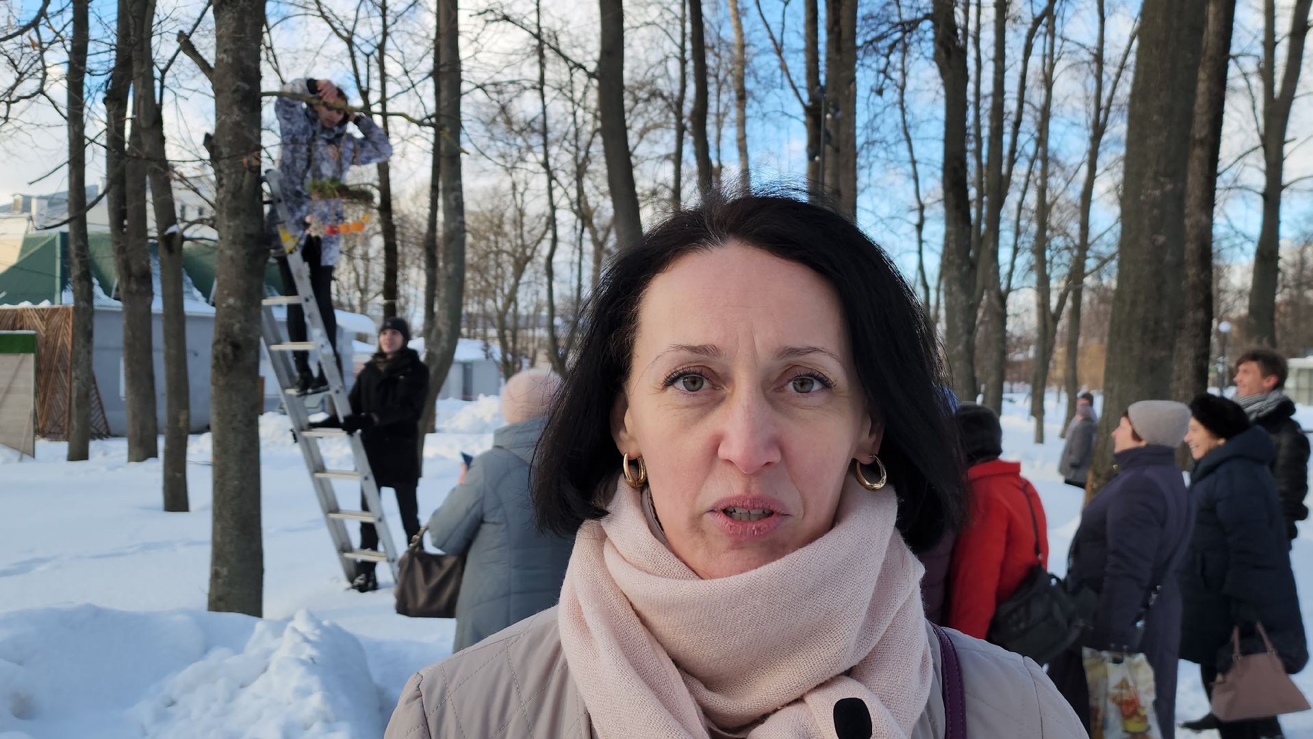 серпухов, парк имени олега степанова, центр серпуховский, кормушка для птиц, пенсионеры,