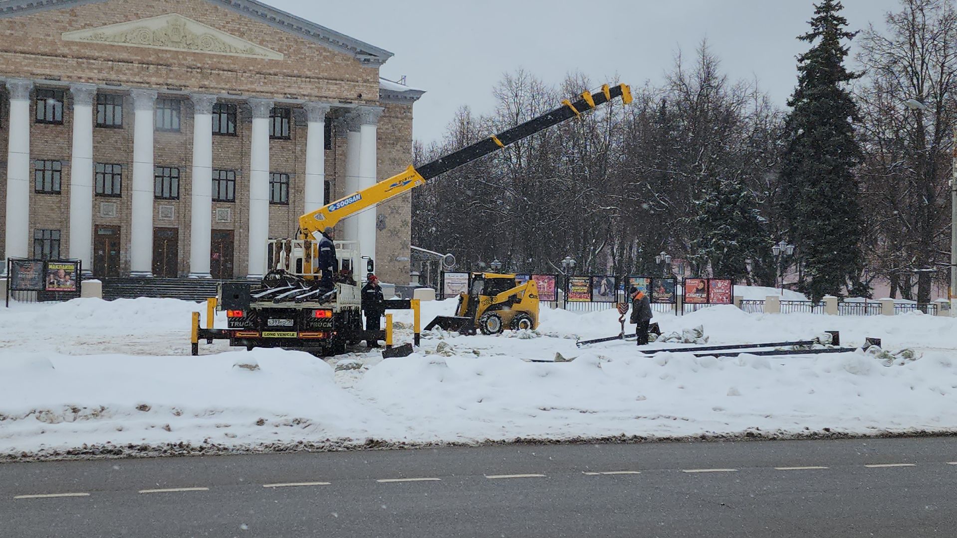 новый год, бульвар Маяковского, елка, улица Фрунзе, Дед Мороз, гирлянды, МБУ Городское хозяйство,сквер 28 квартал,