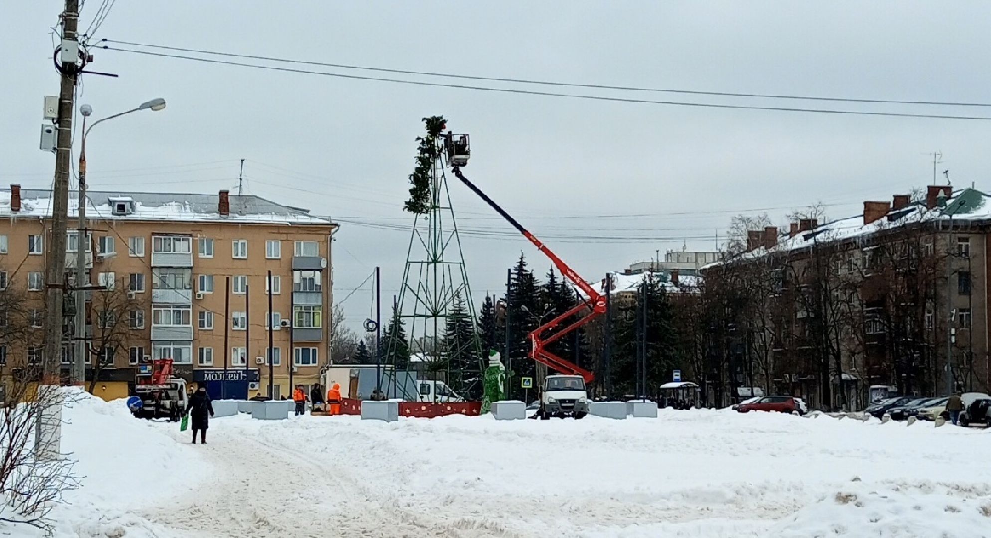 новый год, бульвар Маяковского, елка, улица Фрунзе, Дед Мороз, гирлянды, МБУ Городское хозяйство,сквер 28 квартал,
